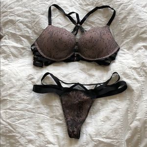 NEW Victoria’s Secret bra/panty set!